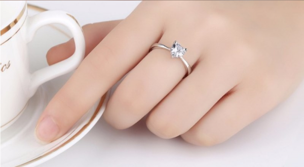 925 Sterling Silver .75Kt Solitaire Zirconia Heart Ring - Image 4