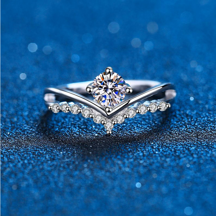 18K 925 Sterling Silver V Type Round Brilliant Moissanite Engagement Ring