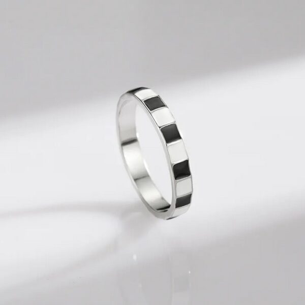 Elegant 925 Sterling Silver Black & White Checkers Ring - Image 4