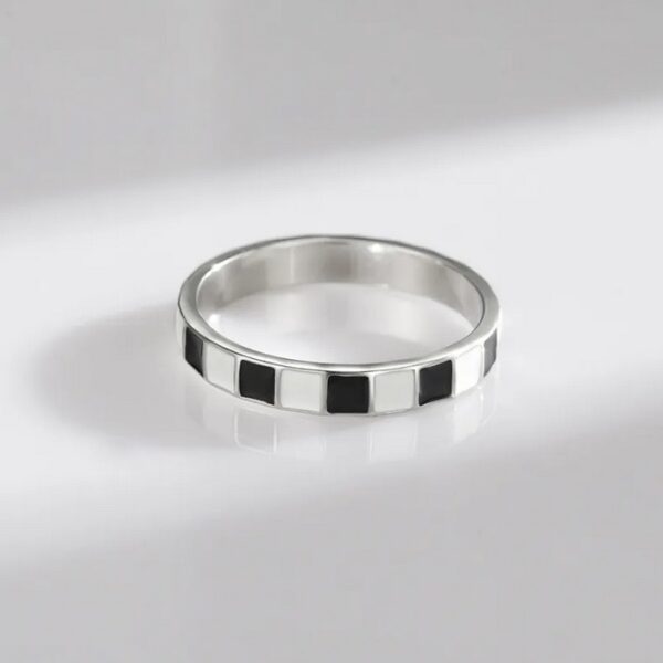 Elegant 925 Sterling Silver Black & White Checkers Ring - Image 3