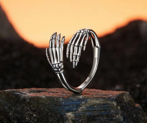 Retro 925 Sterling Silver Skeleton Hand Adjustable Hug Ring (Size 7-10)