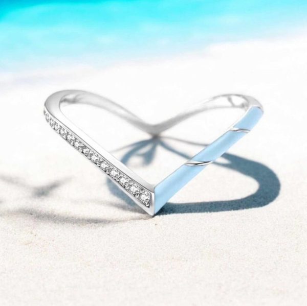 Exquisite 925 Sterling Silver Dazzling Zirconia Creative V-Style Ring