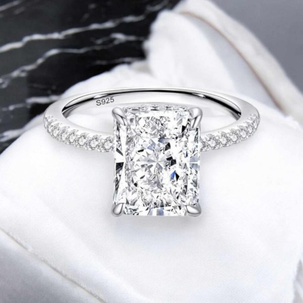 Exquisite 925 Sterling Silver 4CT Crushed Ice Cut A8 Crystal Zirconia Ring