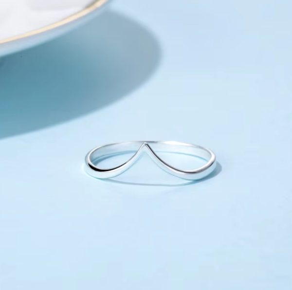 Elegant 925 Sterling Silver V-Style Smooth Wave Ring - Image 2