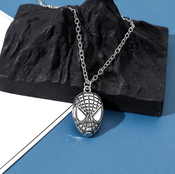 Creative Superhero Design Silver Spider Battle Mask Pendant Necklace