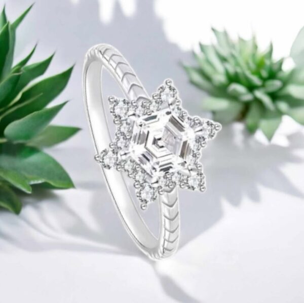 Elegant 18K 925 Sterling Silver Sparkling Snowflake Solitaire Ring - Image 2