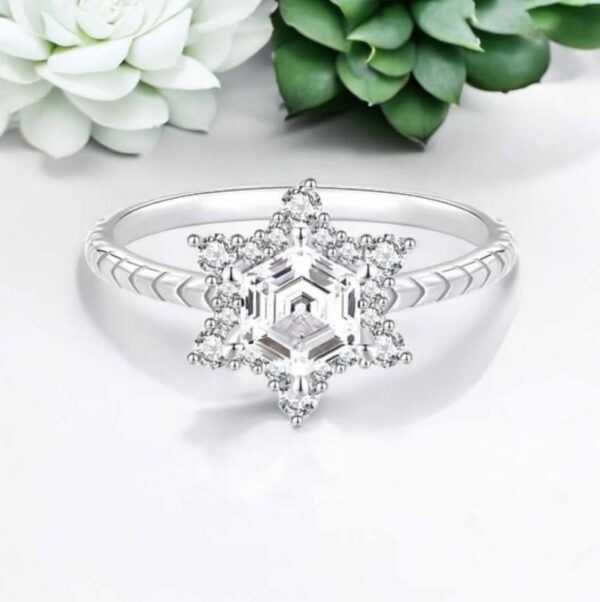 Elegant 18K 925 Sterling Silver Sparkling Snowflake Solitaire Ring