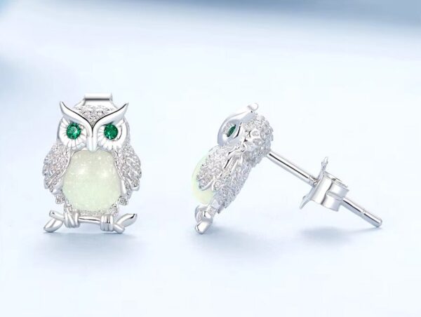 Platinum 925 Sterling Silver Glow in the Dark Shell Pearl/Night Owl Stud Earring - Image 8