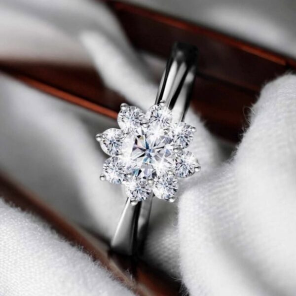 Exquisite 18K 925 Sterling Silver 1.8CT Round Cut Full Moissanite Sunflower Ring - Image 4