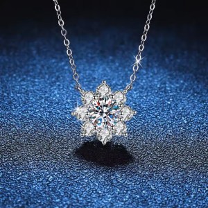 Exquisite 925 Sterling Silver 1CT Round Cut Moissanite Sunflower Pendant Choker