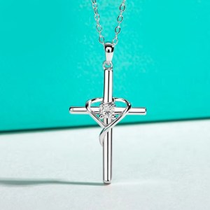 Elegant 18K 925 Sterling Silver 0.1CT Moissanite Cross Pendant Necklace
