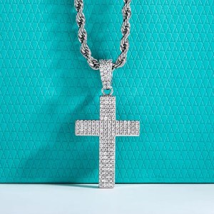 Luxury 18K 925 Sterling Silver 0.8CT Full Pave Moissanite Cross Pendant Necklace