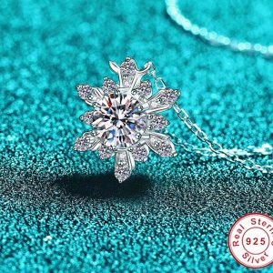 Exquisite 18K 925 Sterling Silver 1CT Full Moissanite Snowflake Pendant Necklace
