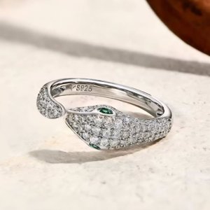 Exquisite 18K 925 Sterling Silver Full Moissanite Green Eyed Snake Ring (5-10)