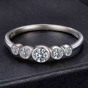 Elegant 18K 925 Sterling Silver 0.4CT Round Cut Full Moissanite Ring (Size 6-8)