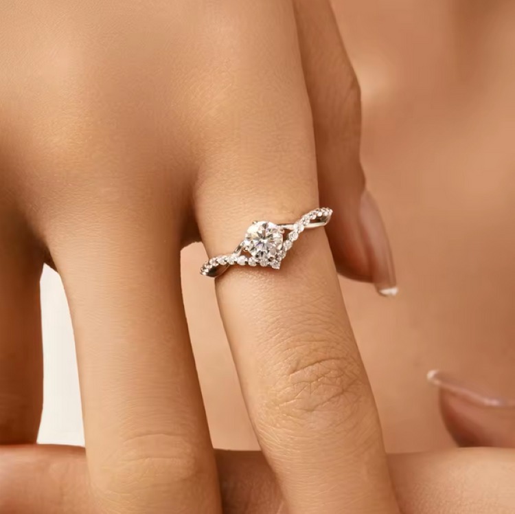Genuine 925 Sterling Silver 0.5CT Moissanite V-Style Exquisite Crown Ring (5-9) - Image 2