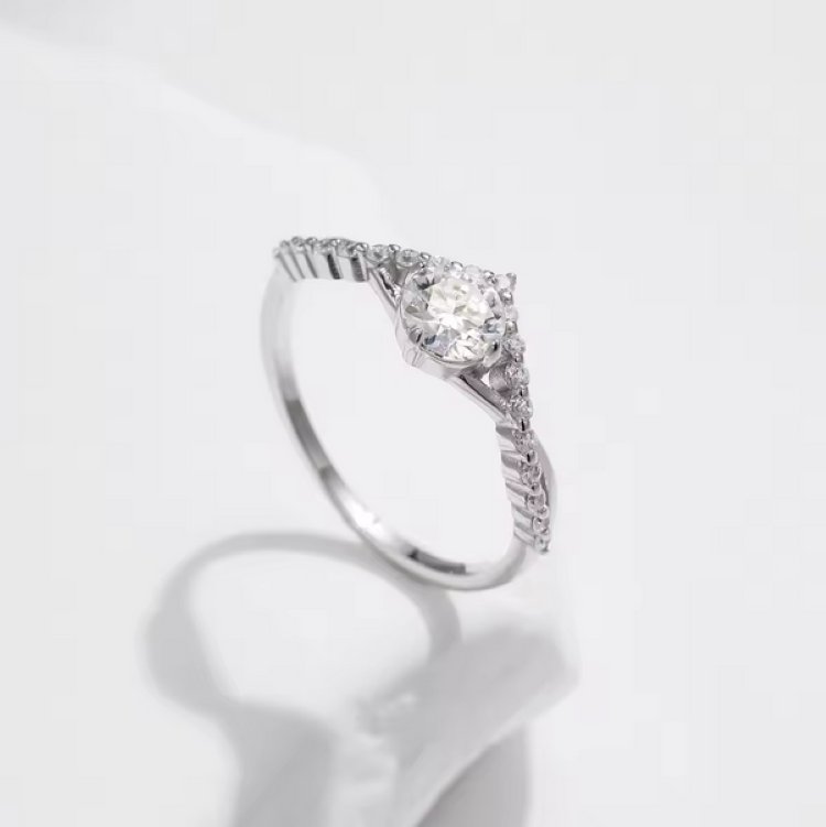 Genuine 925 Sterling Silver 0.5CT Moissanite V-Style Exquisite Crown Ring (5-9) - Image 3