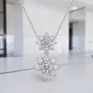 Luxury 925 Sterling Silver 3.6CT Full Moissanite Halo Flower Pendant Choker (17″)
