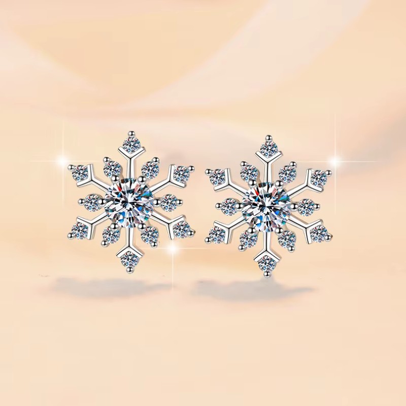 Delicate 925 Sterling Silver 1CT Moissanite Snowflake Stud Earrings