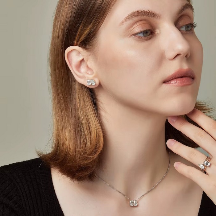 Luxury 18K 925 Sterling Silver 5CT Emerald/Pear Moissanite Pendant Choker – 17″ - Image 2