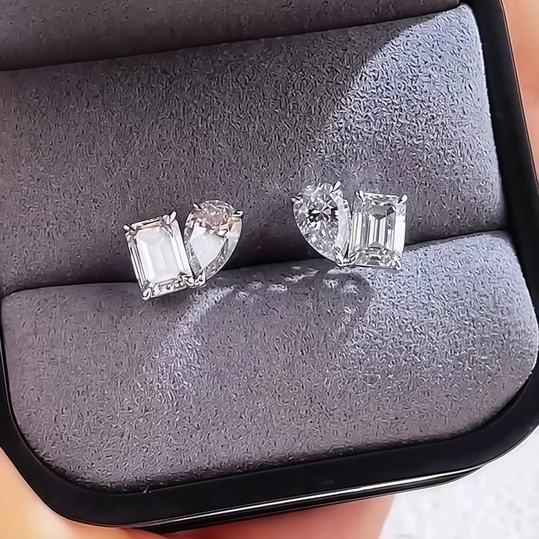 Luxury 18K 925 Sterling Silver 4CT Full Moissanite 2-Stone Design Stud Earrings - Image 4