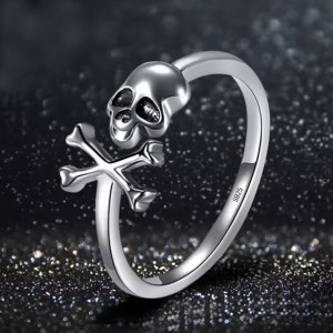 Classic 925 Sterling Silver Skull & Bones Vintage Cocktail Ring (Size 6-8)