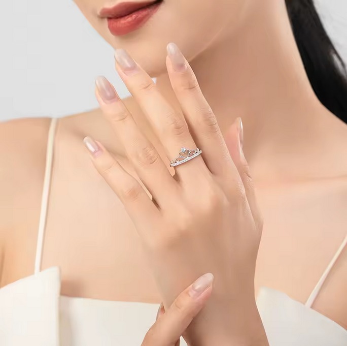 Luxury 925 Sterling Silver Exquisite A+ Zirconia Crown Ring (Size 5-9) - Image 2