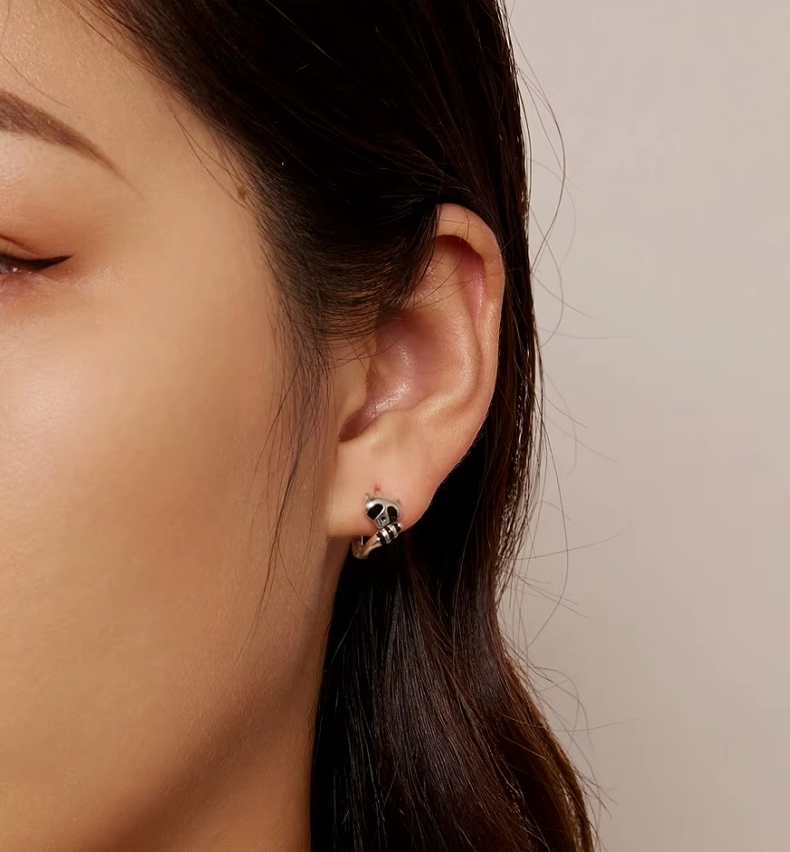 Classic 925 Sterling Silver Black Enamel Sly Raccoon Small Hoop Earrings - Image 4