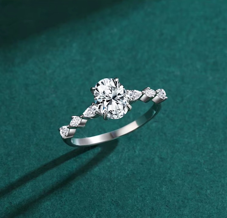 Exquisite 925 Sterling Silver A5 Oval Cut Zirconia Luxury Ring (Size 5-9)