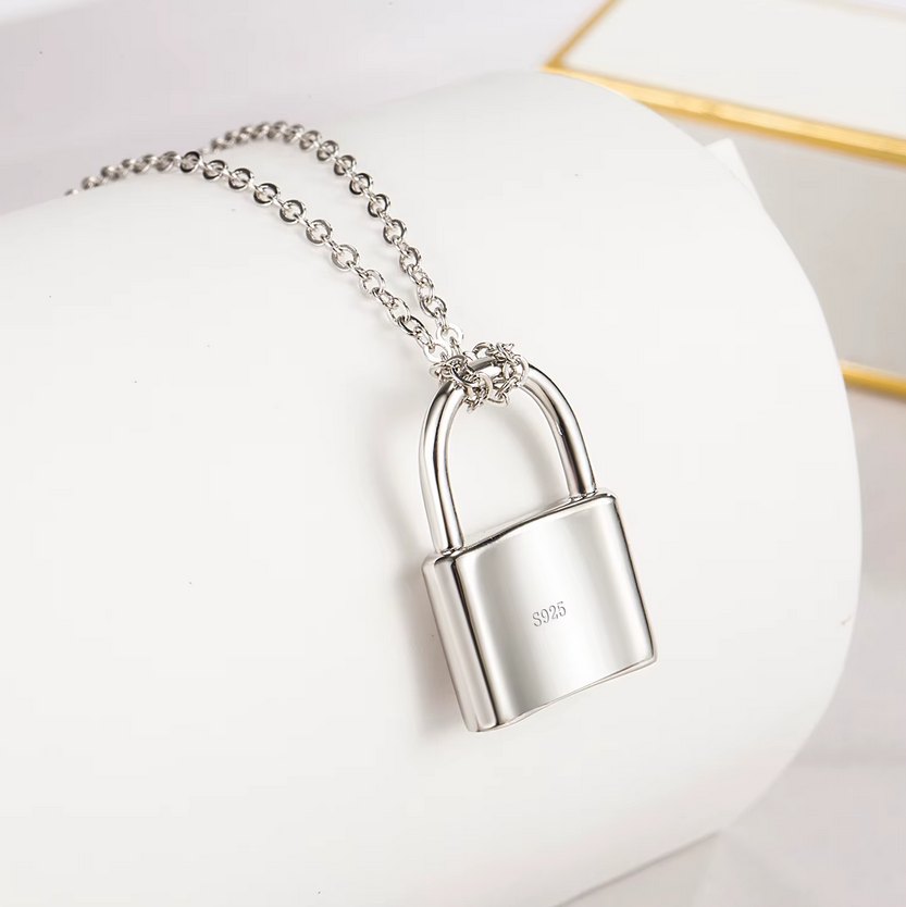 Elegant 925 Sterling Silver Lover’s Classic Padlock Pendant Choker