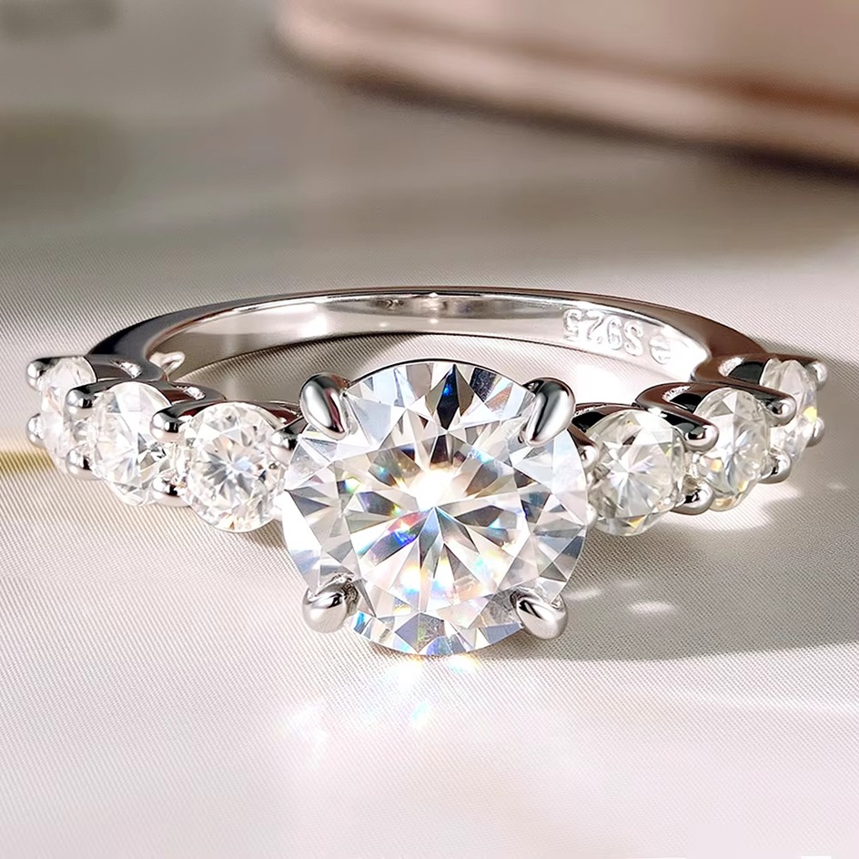 Exquisite 18K S925 Sterling Silver 3.2CT Brilliant Round Cut Full Moissanite Ring