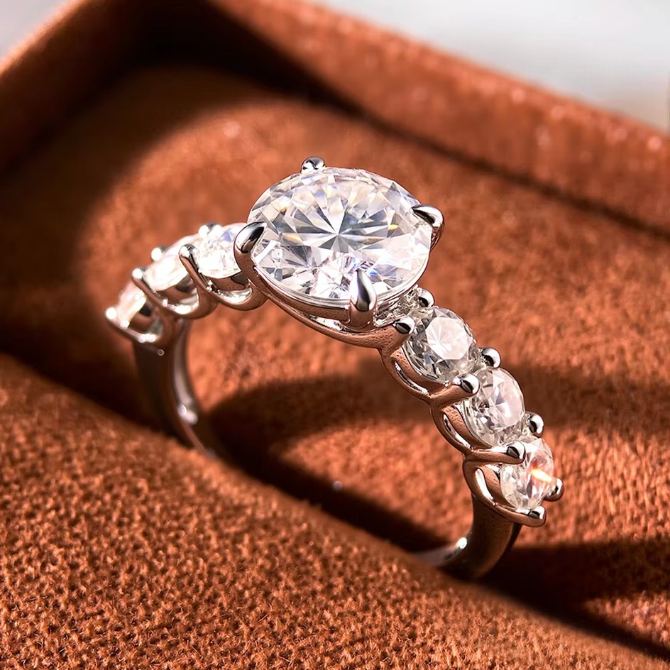 Exquisite 18K S925 Sterling Silver 3.2CT Brilliant Round Cut Full Moissanite Ring - Image 5
