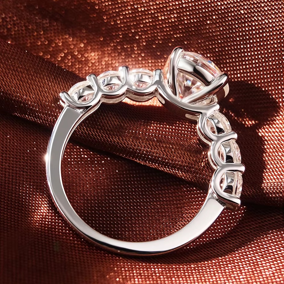 Exquisite 18K S925 Sterling Silver 3.2CT Brilliant Round Cut Full Moissanite Ring - Image 4