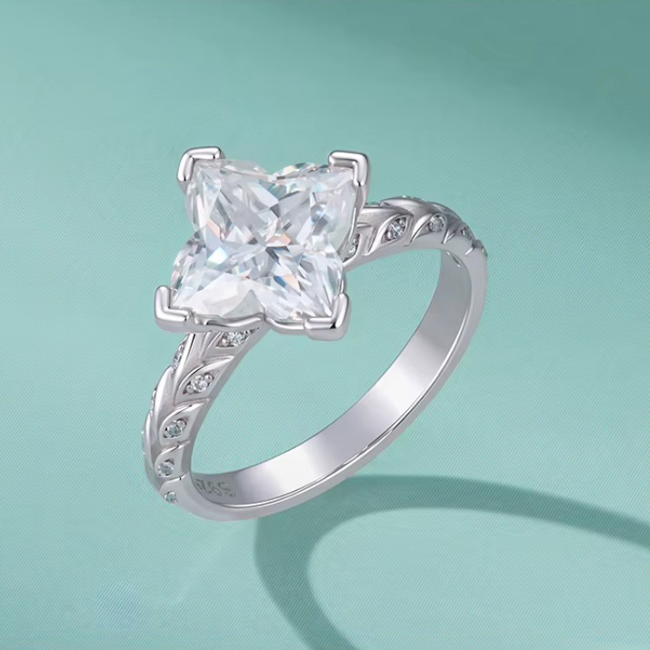 Exquisite 18K 925 Sterling Silver 2.5CT Four-Leaf Clover Moissanite Ring (Size 6-8) - Image 3