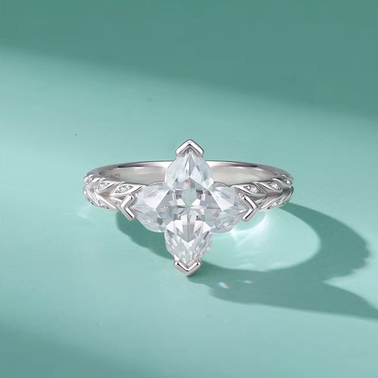 Exquisite 18K 925 Sterling Silver 2.5CT Four-Leaf Clover Moissanite Ring (Size 6-8) - Image 5